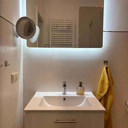 1 Landeskrone شقة
